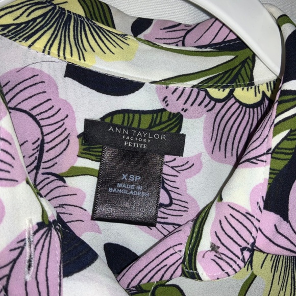 Ann Taylor button front blouse Sz XSP floral button cuff chest pockets - Picture 5 of 9